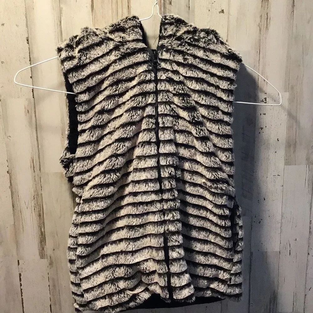 Hoodie, vest, beautiful, silver, and gold by Widgeon girls, medium